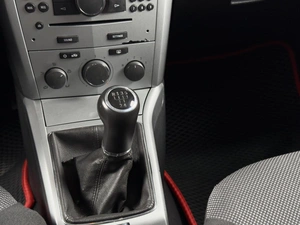 Универсал Opel Astra 2011 года, 649000 рублей, Нижневартовск