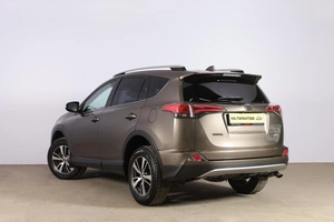 Внедорожник Toyota RAV4 2017 года, 2449000 рублей, Новосибирск