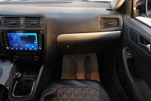 Седан Volkswagen Jetta 2011 года, 919000 рублей, Омск