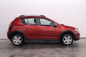 Хэтчбек Renault Sandero 2017 года, 1030000 рублей, Брянск