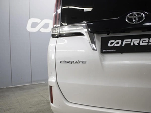 Минивэн Toyota Esquire 2019 года, 2399000 рублей, Омск