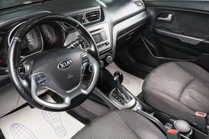 Седан Kia Rio 2016 года, 999000 рублей, Тюмень