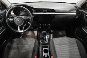 Седан Kia Rio 2019 года, 1349000 рублей, Новокузнецк