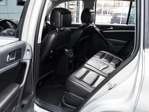 Внедорожник Volkswagen Tiguan 2012 года, 1340000 рублей, Краснодар