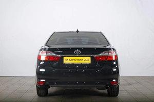 Седан Toyota Camry 2018 года, 1899000 рублей, Томск