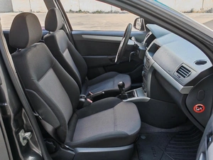Седан Opel Astra 2011 года, 640000 рублей, Краснодар