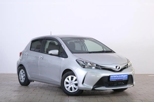 Хетчбэк Toyota Vitz 2015 года, 1199000 рублей, Омск