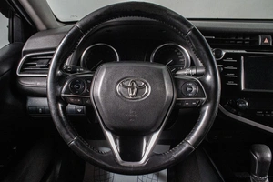 Седан Toyota Camry 2019 года, 1539000 рублей, Сургут