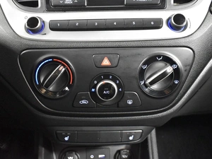 Седан Hyundai Solaris 2017 года, 1225200 рублей, Казань