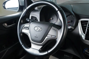 Седан Hyundai Solaris 2017 года, 1359000 рублей, Тюмень