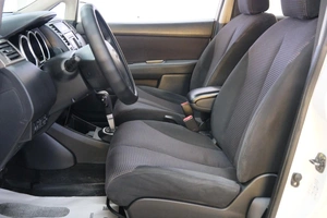 Хетчбэк Nissan Tiida 2013 года, 969000 рублей, Омск