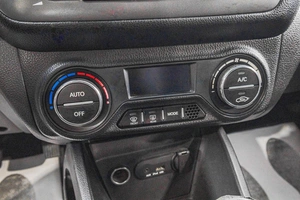 Седан Kia Rio 2013 года, 969000 рублей, Барнаул