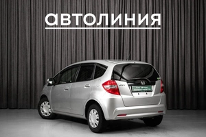 Хетчбэк Honda Fit 2013 года, 740000 рублей, Красноярск