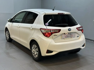 Хетчбэк Toyota Vitz 2017 года, 1197000 рублей, Красноярск