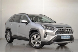 Внедорожник Toyota RAV4 2019 года, 3449000 рублей, Челябинск