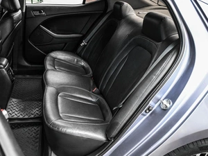 Седан Kia K5 2011 года, 1099000 рублей, Кирилловка