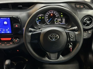 Хетчбэк Toyota Vitz 2017 года, 1197000 рублей, Красноярск