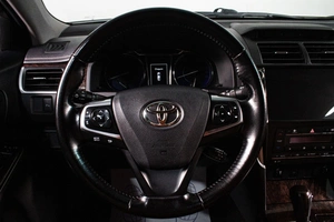 Седан Toyota Camry 2016 года, 2129000 рублей, Сургут