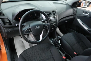 Хетчбэк Hyundai Solaris 2015 года, 949000 рублей, Омск