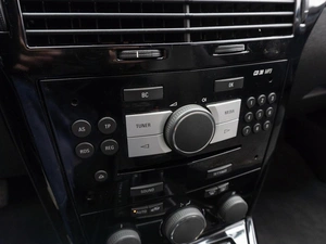 Седан Opel Astra 2013 года, 799000 рублей, Саратов