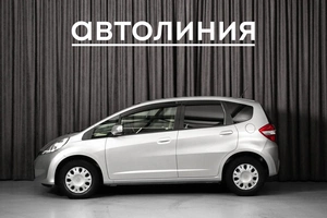 Хетчбэк Honda Fit 2013 года, 740000 рублей, Красноярск