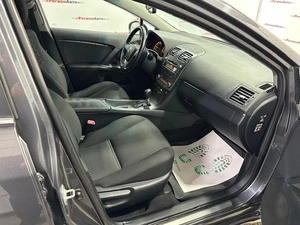 Седан Toyota Avensis 2009 года, 1150000 рублей, Красноярск