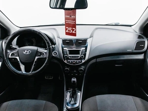 Седан Hyundai Solaris 2015 года, 1450000 рублей, Красноярск
