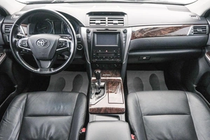 Седан Toyota Camry 2015 года, 1999000 рублей, Красноярск