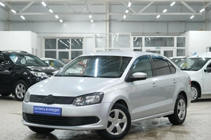 Седан Volkswagen Polo 2013 года, 859000 рублей, Омск