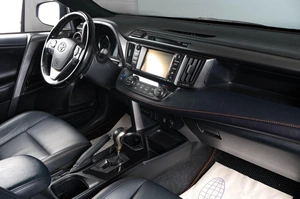 Внедорожник Toyota RAV4 2018 года, 2949000 рублей, Тюмень