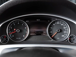 Внедорожник Volkswagen Touareg 2014 года, 2290000 рублей, Волгоград