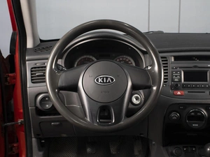Седан Kia Rio 2010 года, 480000 рублей, Омск