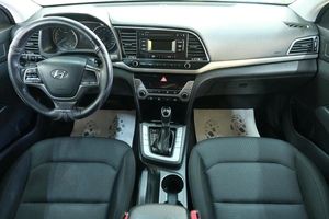 Седан Hyundai Elantra 2018 года, 1719000 рублей, Омск