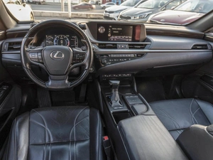 Седан Lexus ES 2019 года, 3399000 рублей, Саратов
