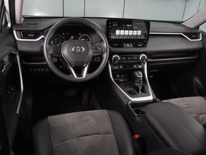Внедорожник Toyota RAV4 2024 года, 4252000 рублей, Воронеж