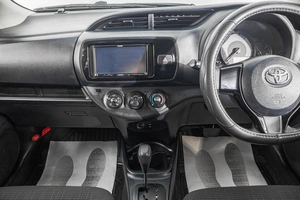 Хетчбэк Toyota Vitz 2017 года, 919000 рублей, Барнаул