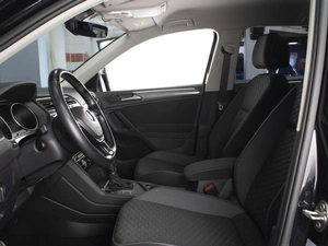 Внедорожник Volkswagen Tiguan 2018 года, 2385000 рублей, Омск