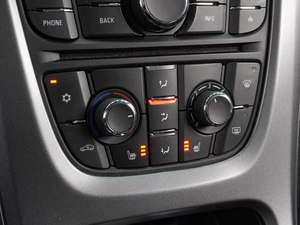 Седан Opel Astra 2014 года, 924000 рублей, Воронеж