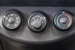 Хетчбэк Toyota Vitz 2019 года, 999000 рублей, Омск