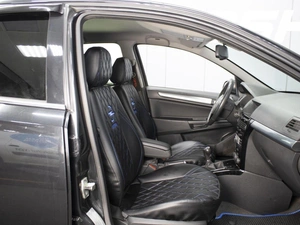 Седан Opel Astra 2011 года, 460000 рублей, Омск