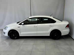 Седан Volkswagen Polo 2015 года, 845000 рублей, Красноярск