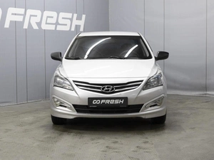 Седан Hyundai Solaris 2015 года, 930000 рублей, Омск