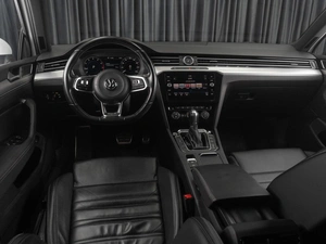 Седан Volkswagen Passat 2018 года, 2389000 рублей, Тюмень