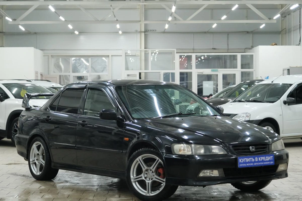 Седан Honda Accord 1998 года, 549000 рублей, Омск