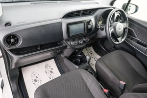 Хетчбэк Toyota Vitz 2019 года, 989000 рублей, Красноярск