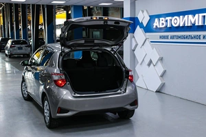 Хетчбэк Toyota Vitz 2017 года, 978000 рублей, Солонцы