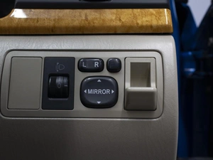 Хетчбэк Toyota Corolla 2004 года, 610000 рублей, Омск