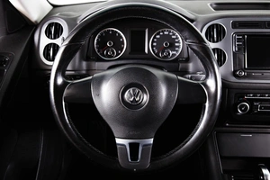 Внедорожник Volkswagen Tiguan 2015 года, 1599000 рублей, Пермь