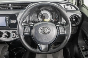 Хетчбэк Toyota Vitz 2018 года, 999000 рублей, Барнаул