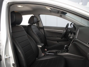Седан Hyundai Elantra 2018 года, 1450000 рублей, Омск
